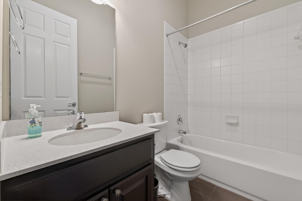 1501 Lawrence St - Photo 3