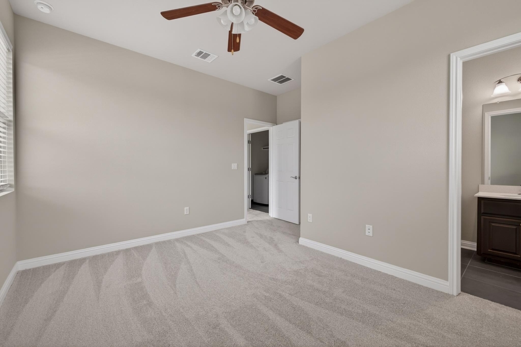 1501 Lawrence St - Photo 20