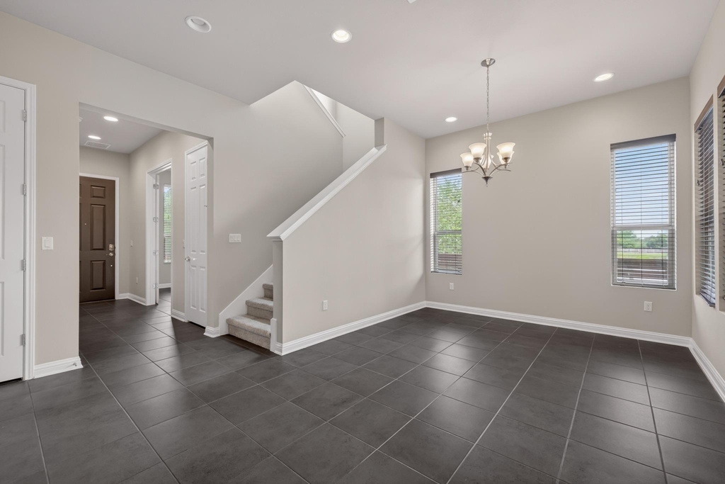 1501 Lawrence St - Photo 4