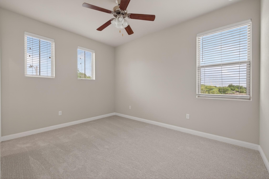 1501 Lawrence St - Photo 19