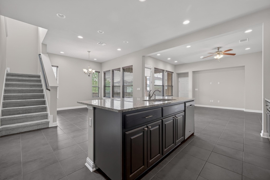 1501 Lawrence St - Photo 10