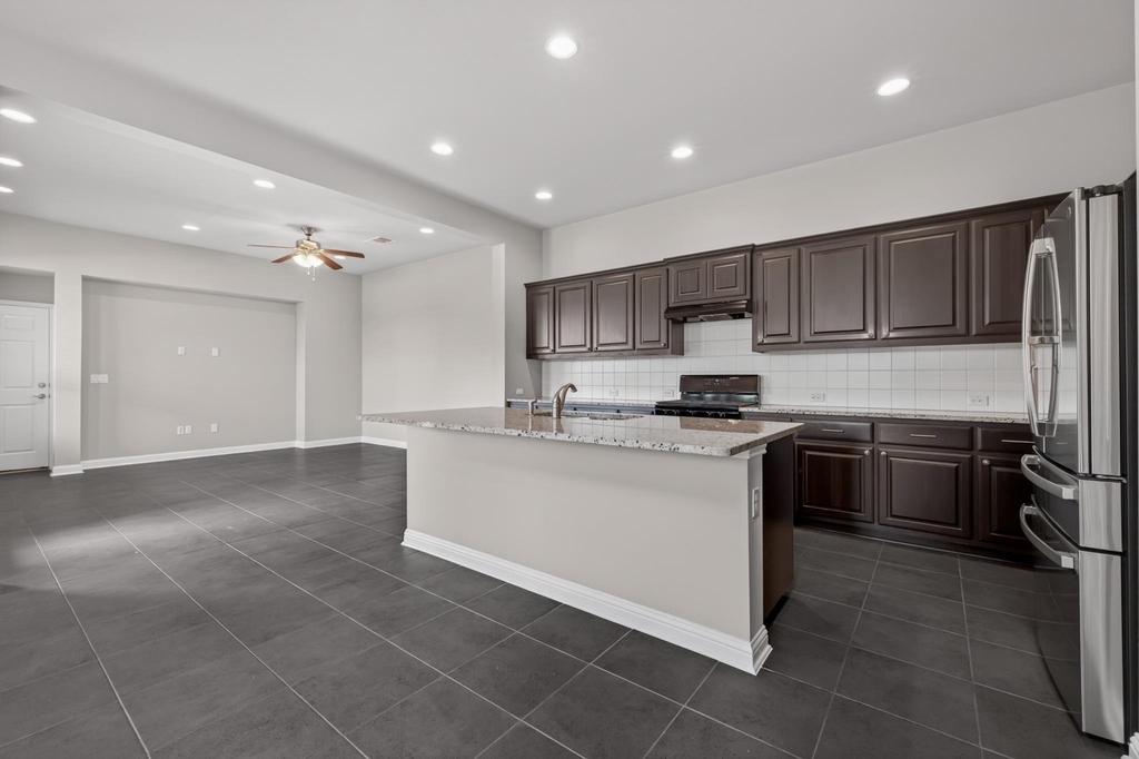 1501 Lawrence St - Photo 7
