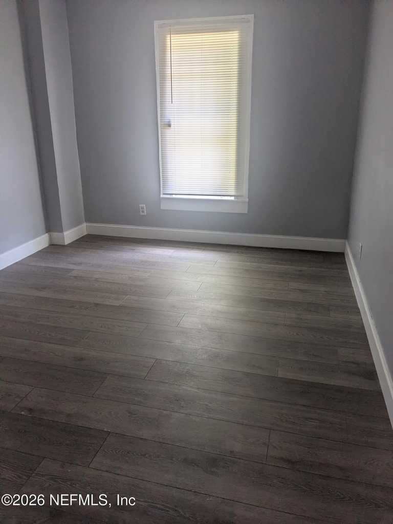 1911 W 3rd Street - Photo 5