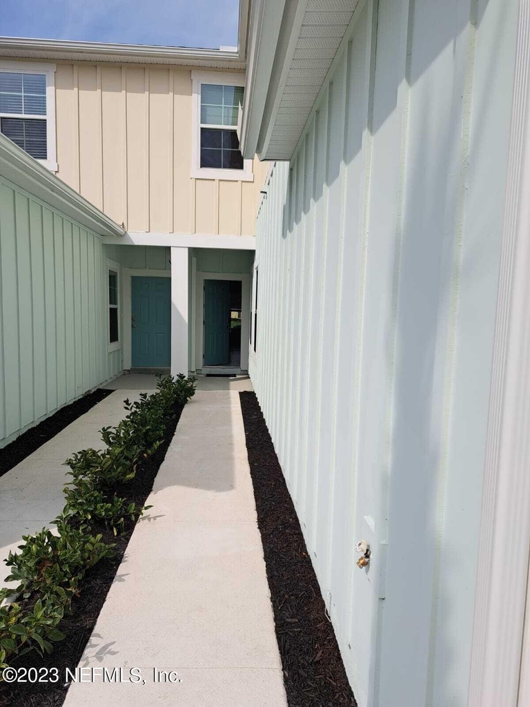213 Pasadena Drive - Photo 1