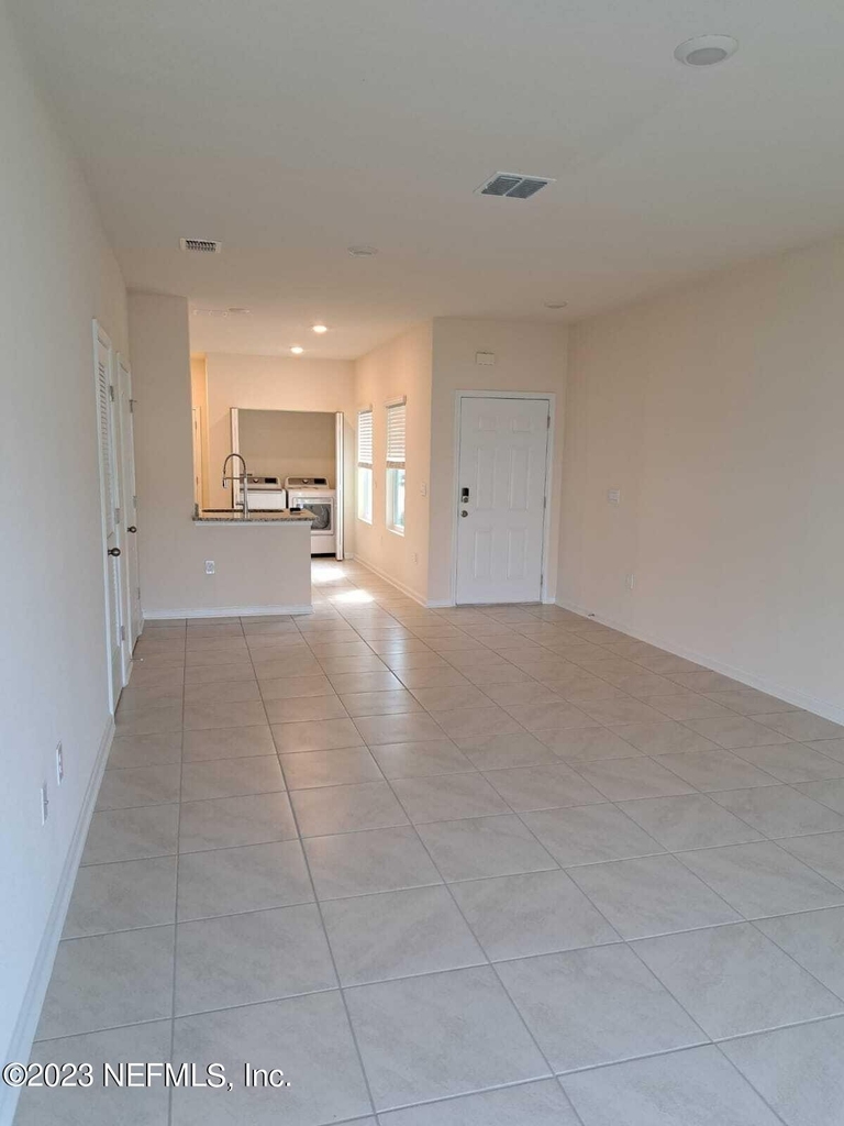 213 Pasadena Drive - Photo 4