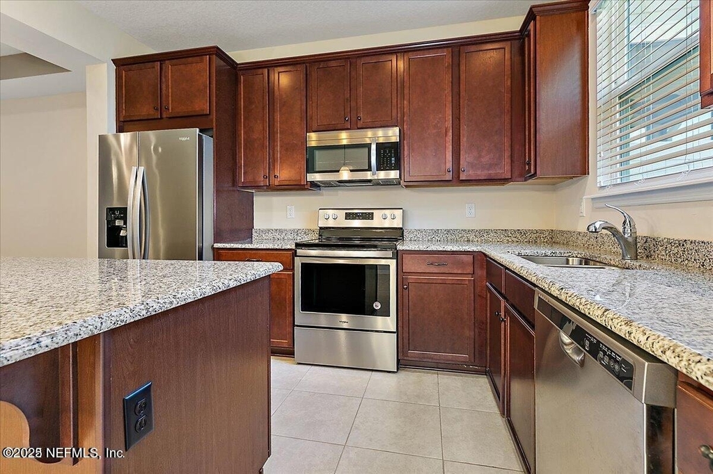 526 Richmond Drive - Photo 5