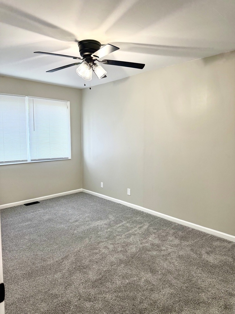 2338 Carnation Drive - Photo 7