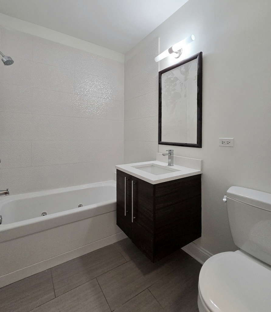 1537 N Orleans Avenue - Photo 9