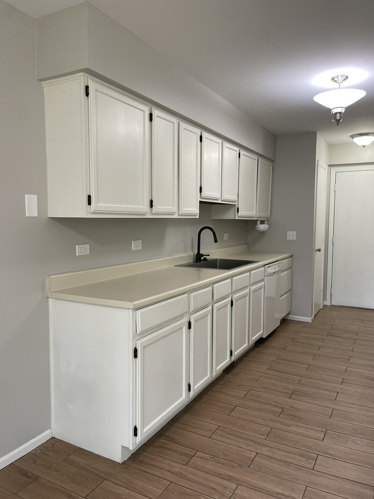 462 Village Creek Drive - Photo 2