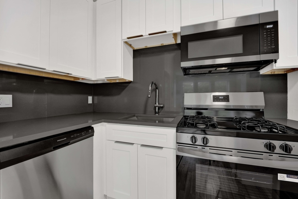 2456 N Hamlin Avenue - Photo 2
