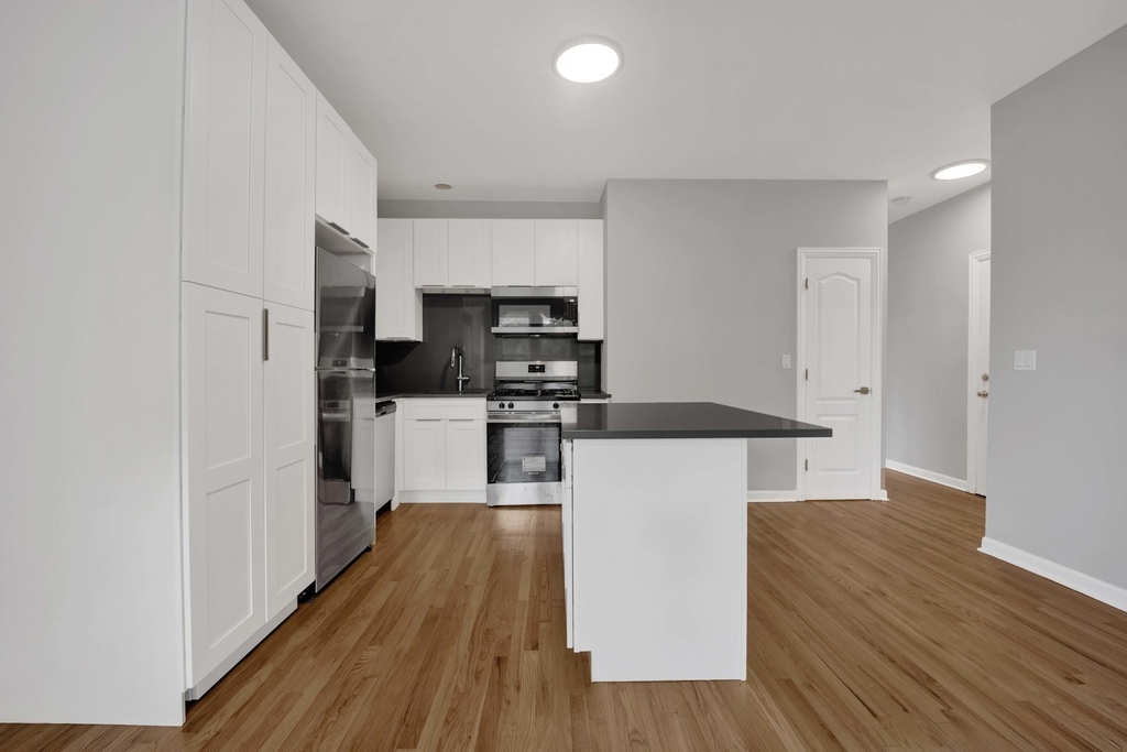 2456 N Hamlin Avenue - Photo 9