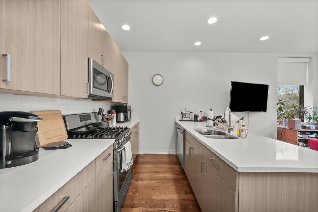 838 W Erie Street - Photo 6