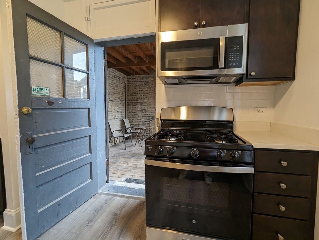 2338 N Spaulding Avenue - Photo 24