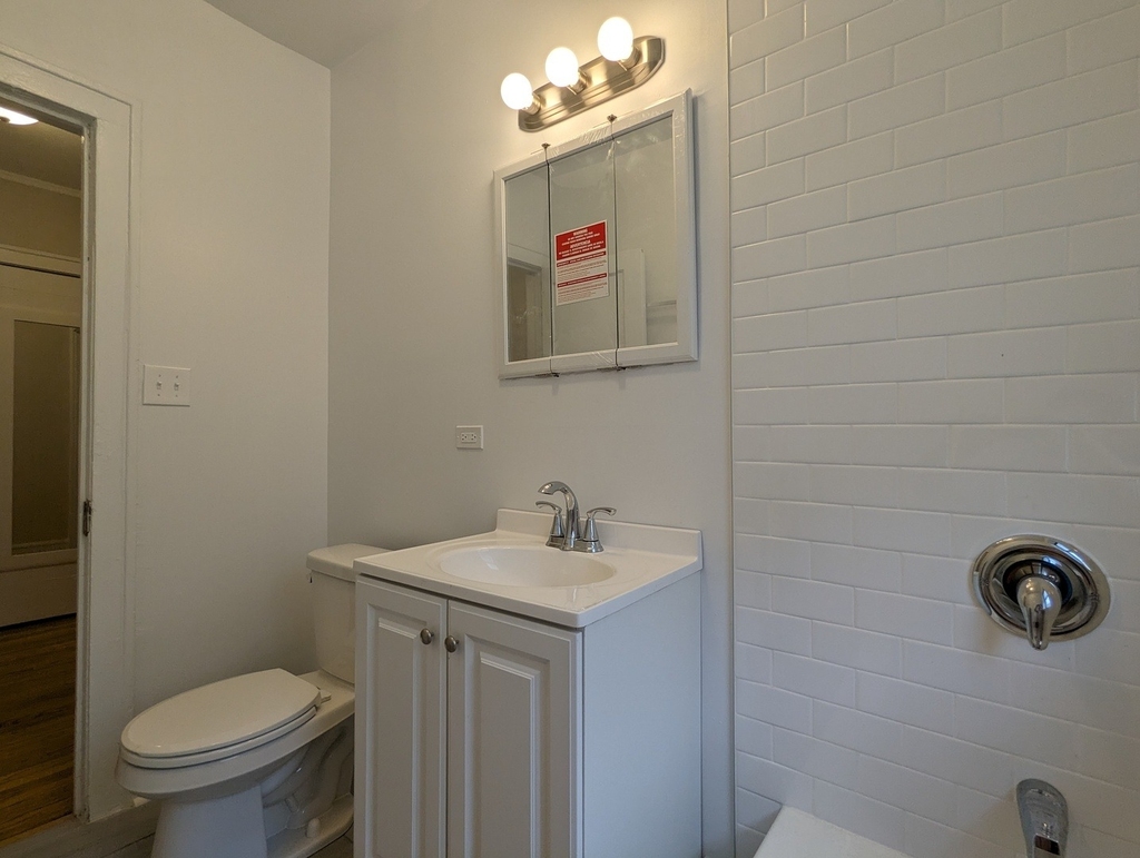 2338 N Spaulding Avenue - Photo 9