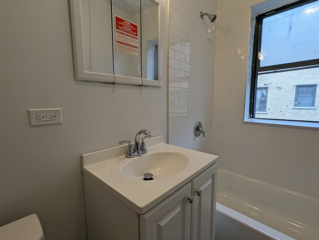2338 N Spaulding Avenue - Photo 10
