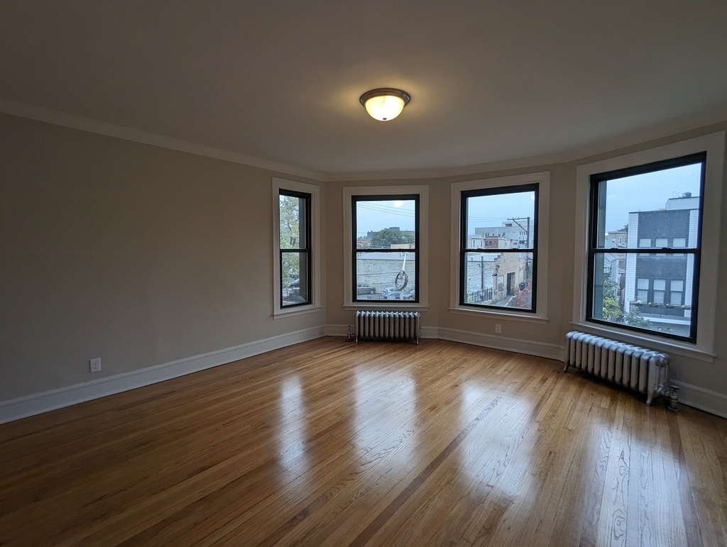 2338 N Spaulding Avenue - Photo 3