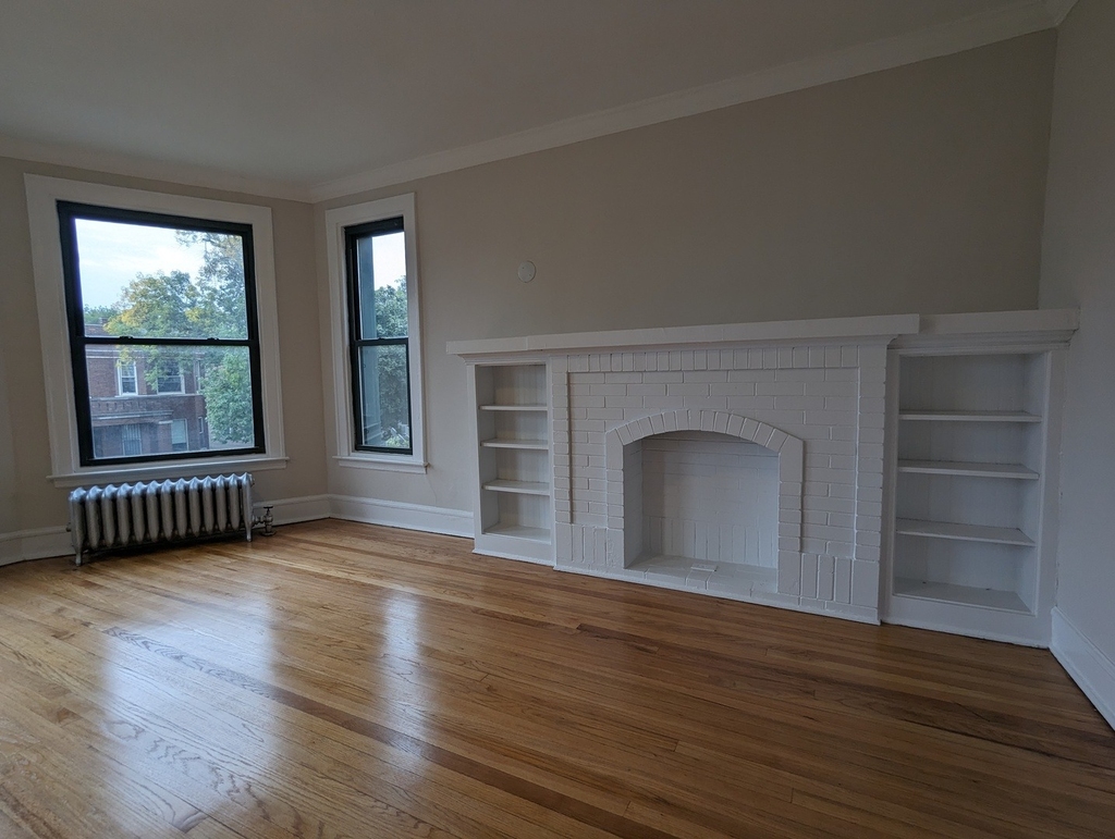 2338 N Spaulding Avenue - Photo 2