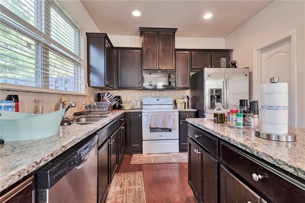 566 Jody Place - Photo 16