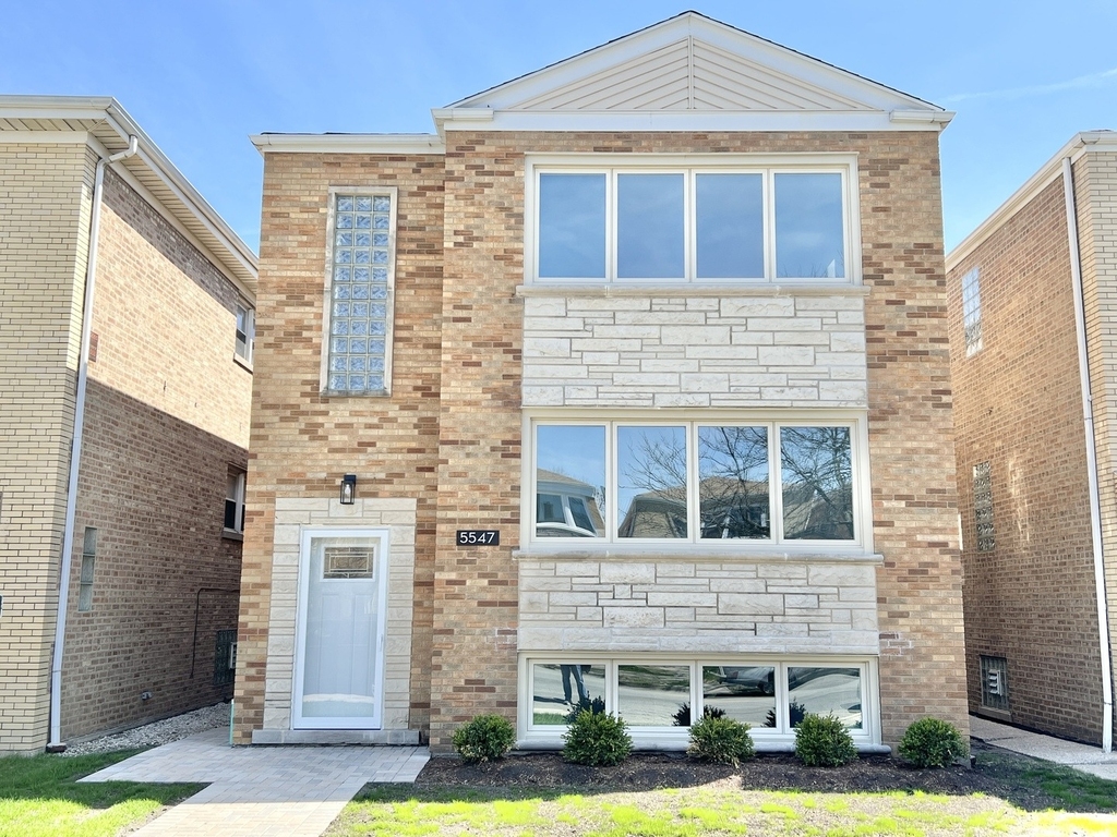 5547 N Central Avenue - Photo 0