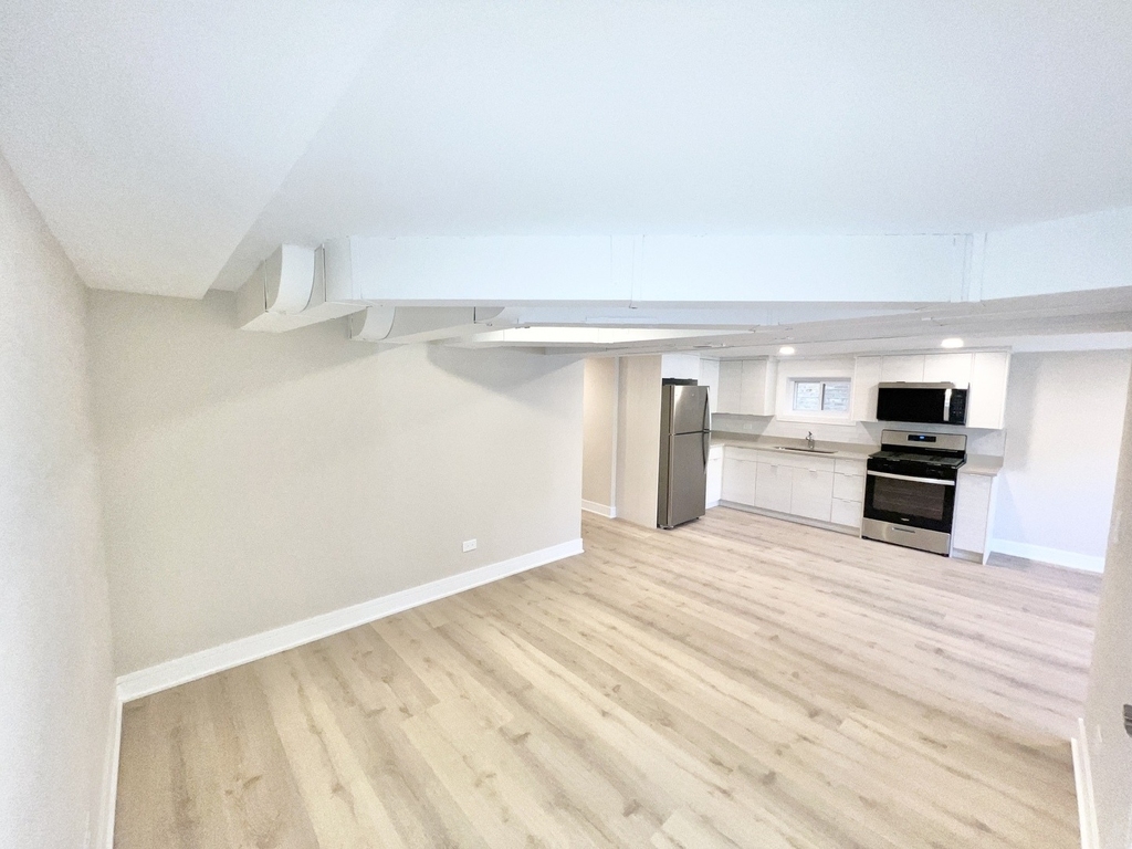 5547 N Central Avenue - Photo 1