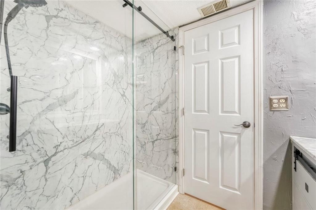 6851 Roswell Road - Photo 23