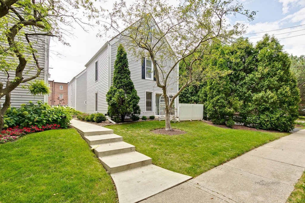 15 E North Avenue - Photo 1