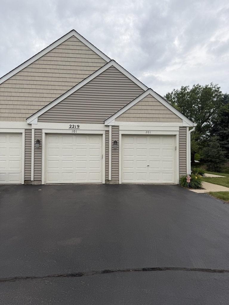 2219 Waterleaf Court - Photo 0