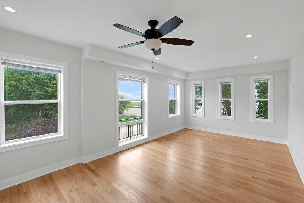 1055 W Pratt Boulevard - Photo 4