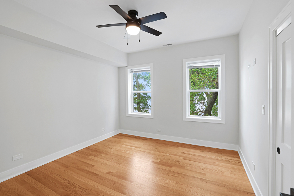 1055 W Pratt Boulevard - Photo 7