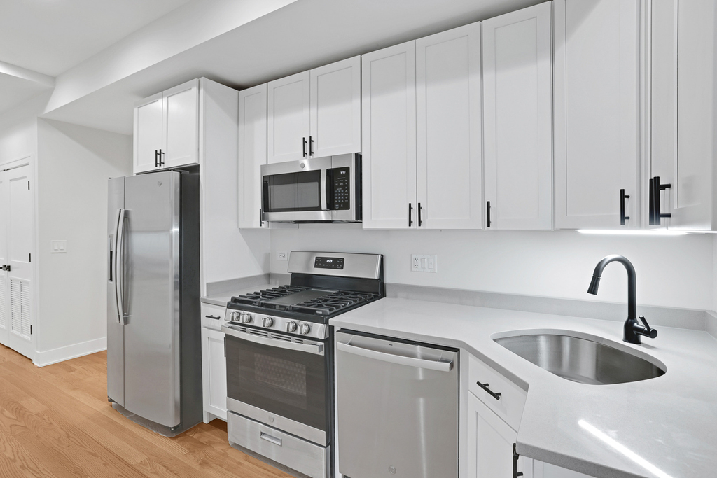 1055 W Pratt Boulevard - Photo 11