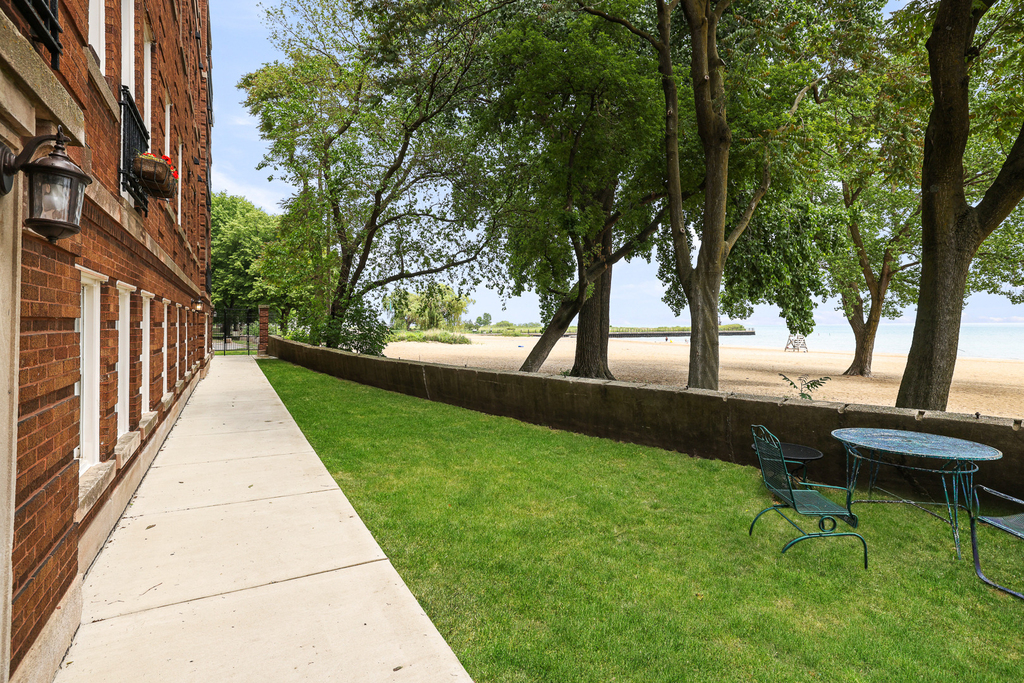 1055 W Pratt Boulevard - Photo 3