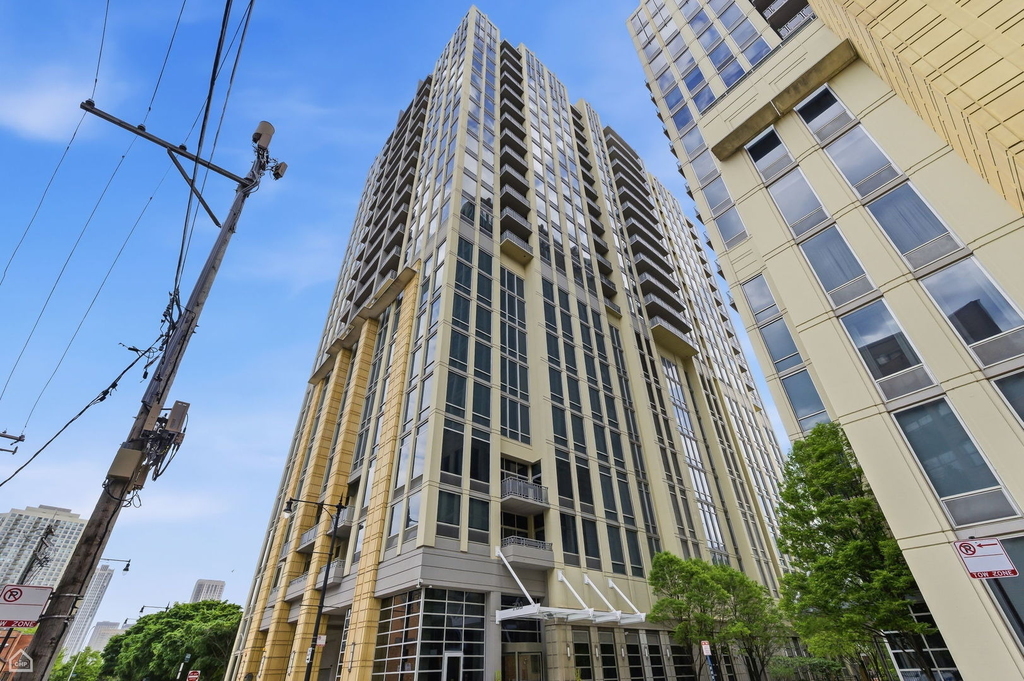 700 N Larrabee Street - Photo 0