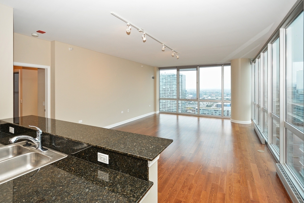 1629 S Prairie Avenue - Photo 2