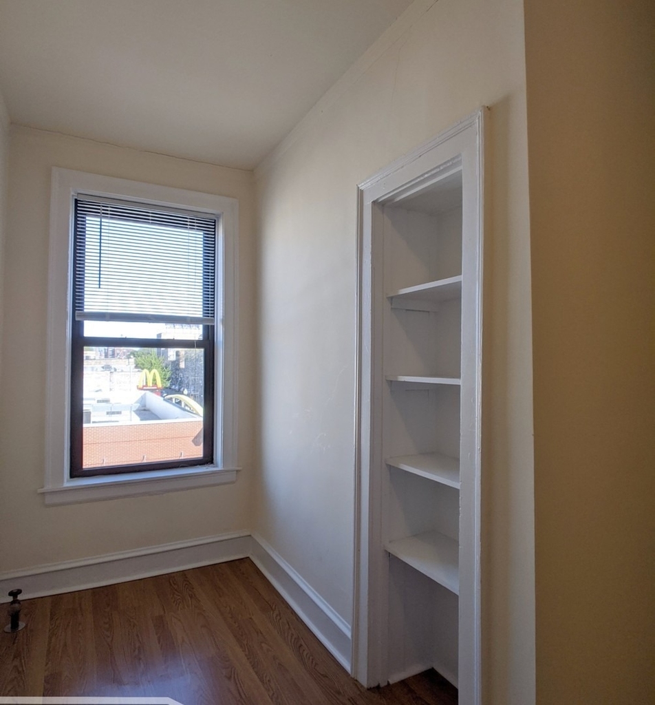2704 N Sawyer Avenue - Photo 9
