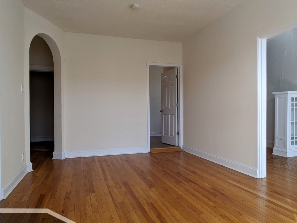 2704 N Sawyer Avenue - Photo 2