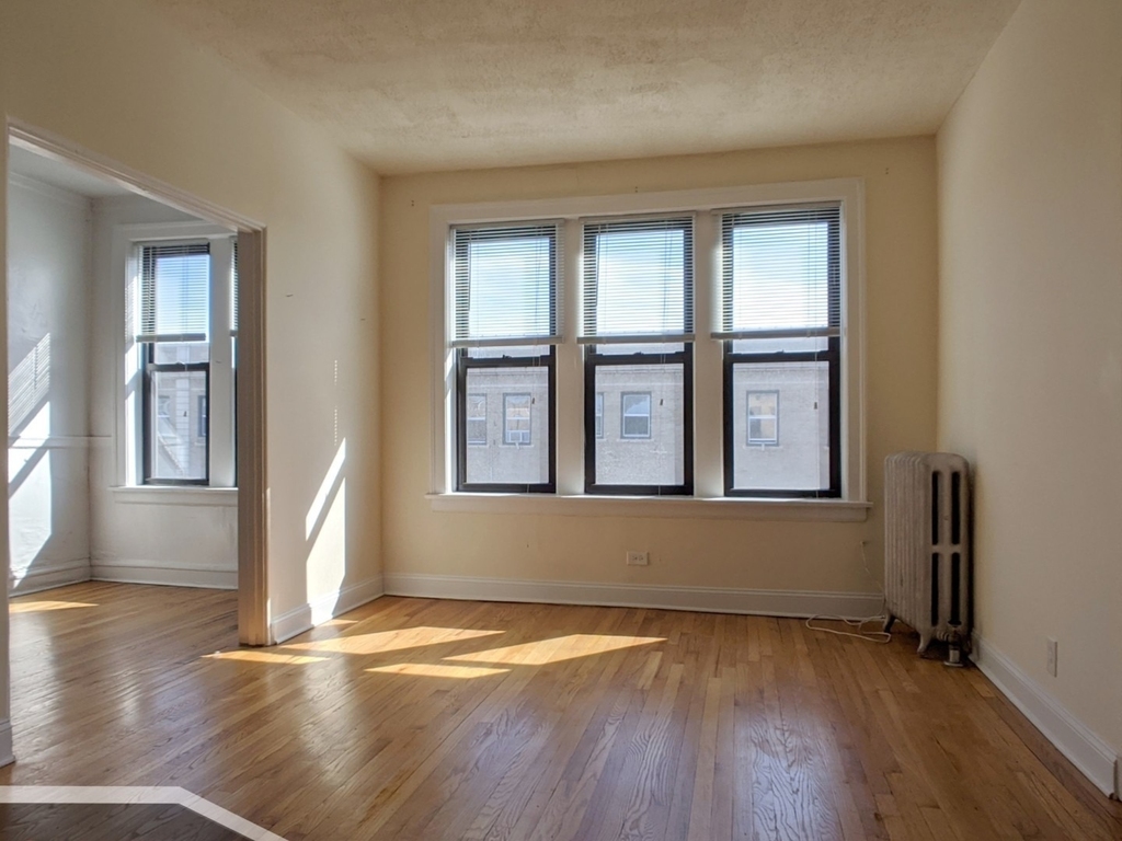 2704 N Sawyer Avenue - Photo 1