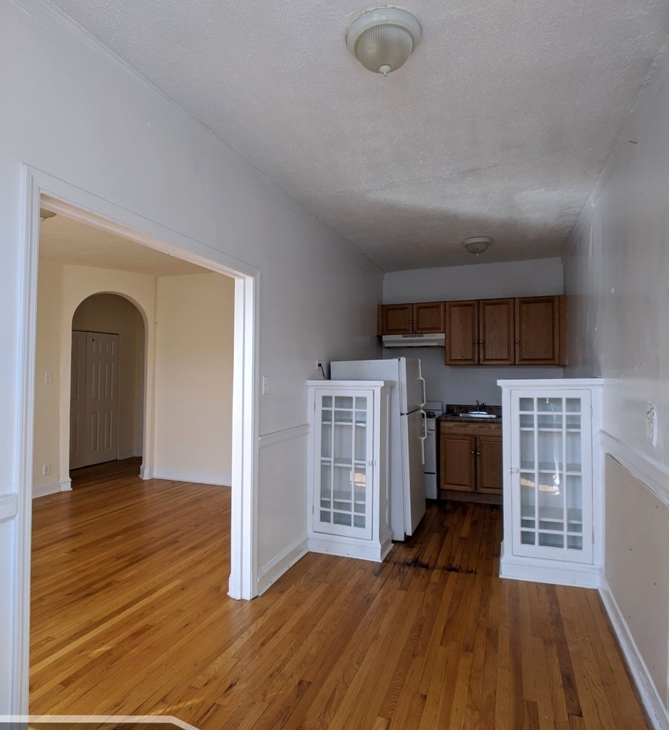 2704 N Sawyer Avenue - Photo 3