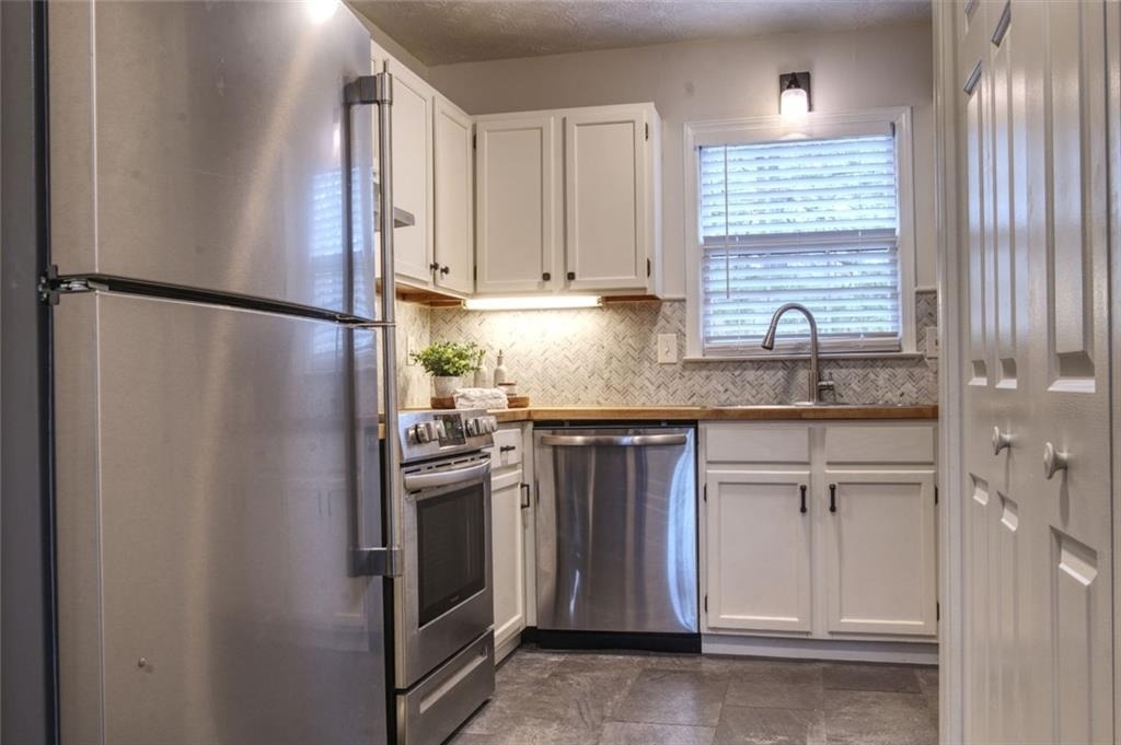 587 Wedgewood Drive - Photo 3