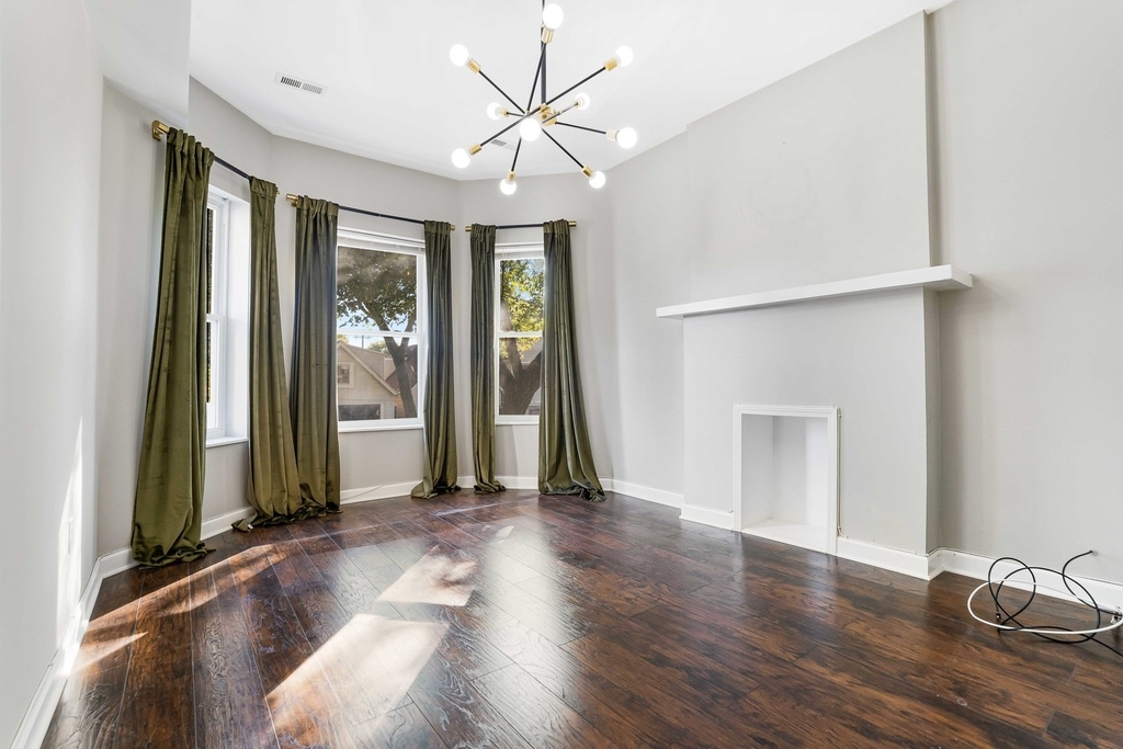 6438 S Eberhart Avenue - Photo 1