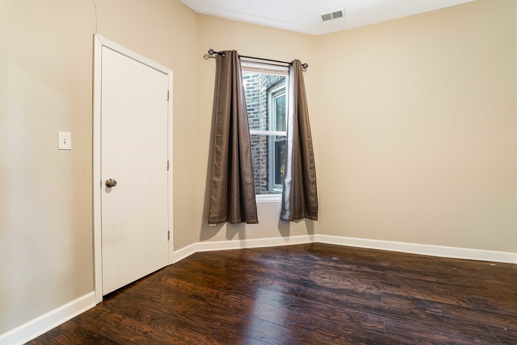 6438 S Eberhart Avenue - Photo 8