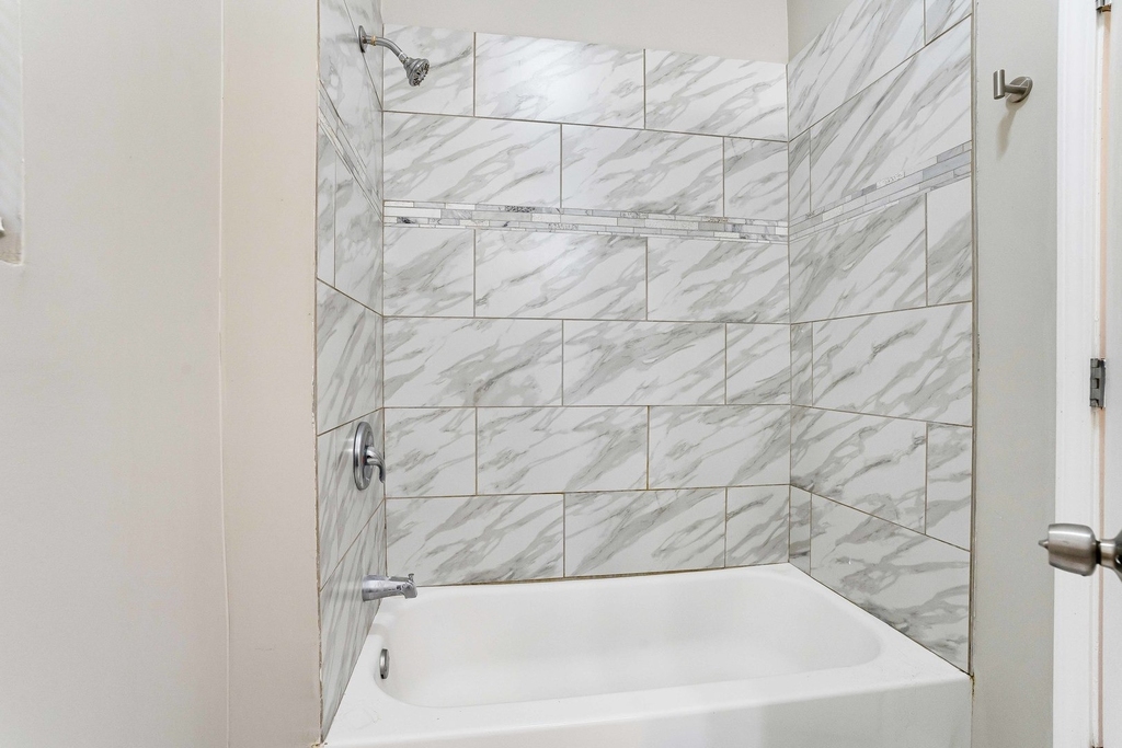 6438 S Eberhart Avenue - Photo 9