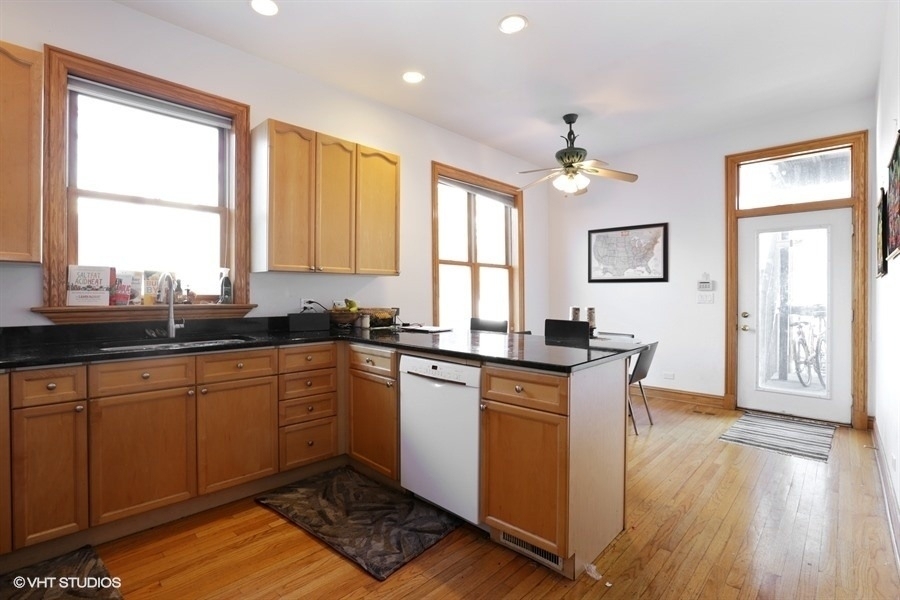 1415 W Barry Avenue - Photo 3