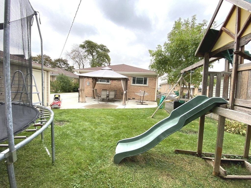 4528 Grace Street - Photo 2