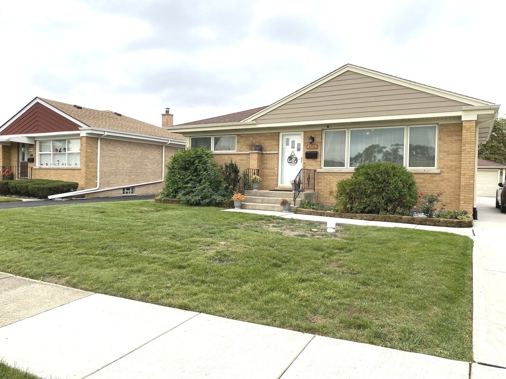 4528 Grace Street - Photo 0