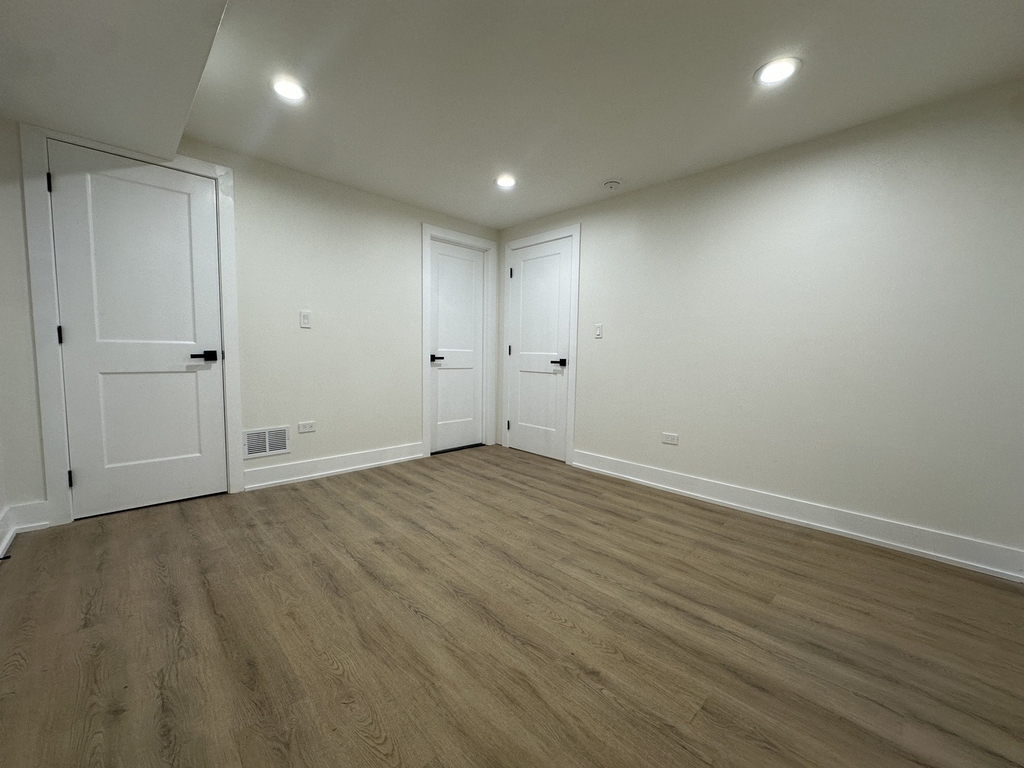 4338 N Clarendon Avenue - Photo 14