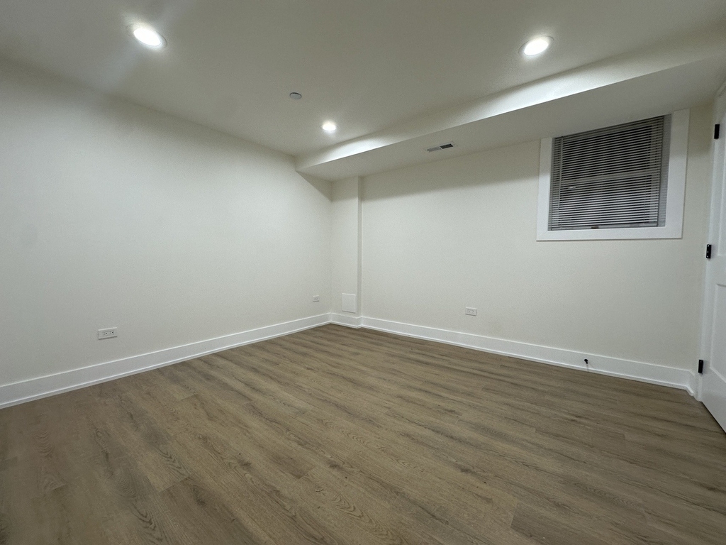 4338 N Clarendon Avenue - Photo 13