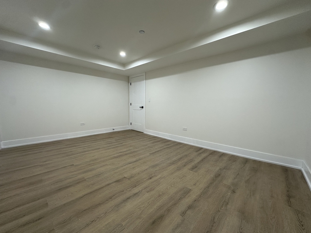 4338 N Clarendon Avenue - Photo 17