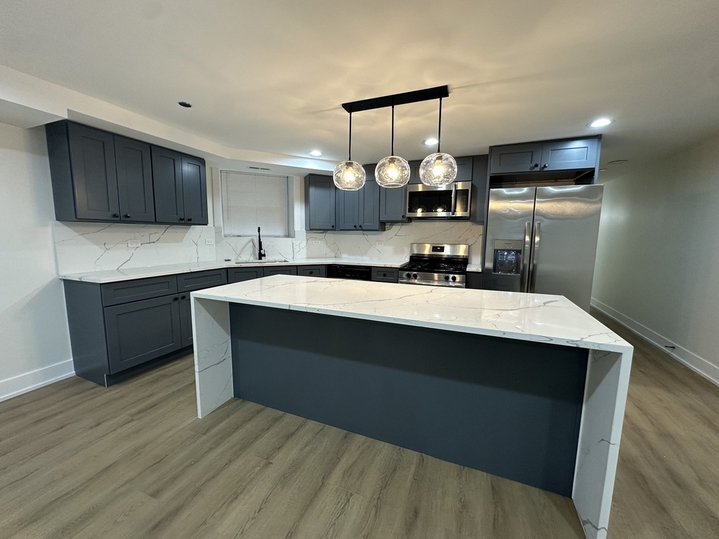 4338 N Clarendon Avenue - Photo 9