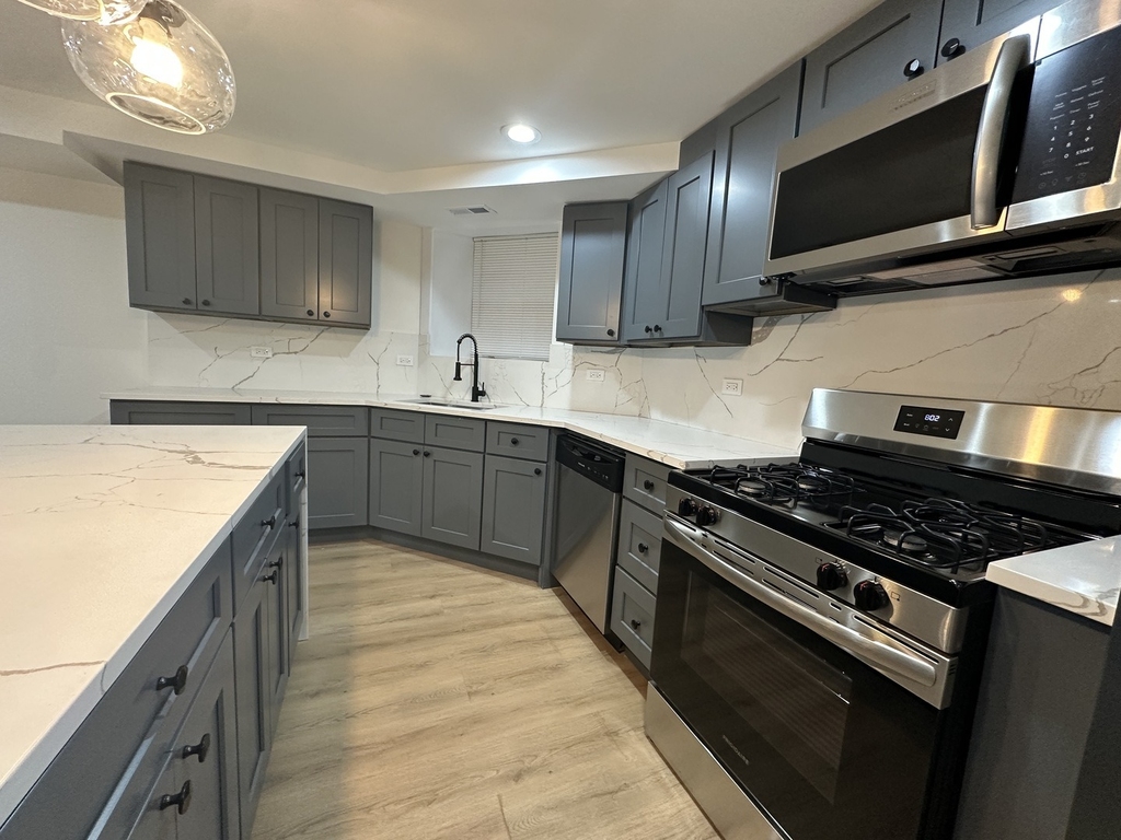 4338 N Clarendon Avenue - Photo 6