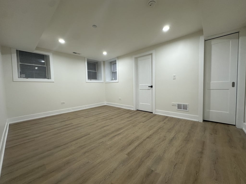 4338 N Clarendon Avenue - Photo 16